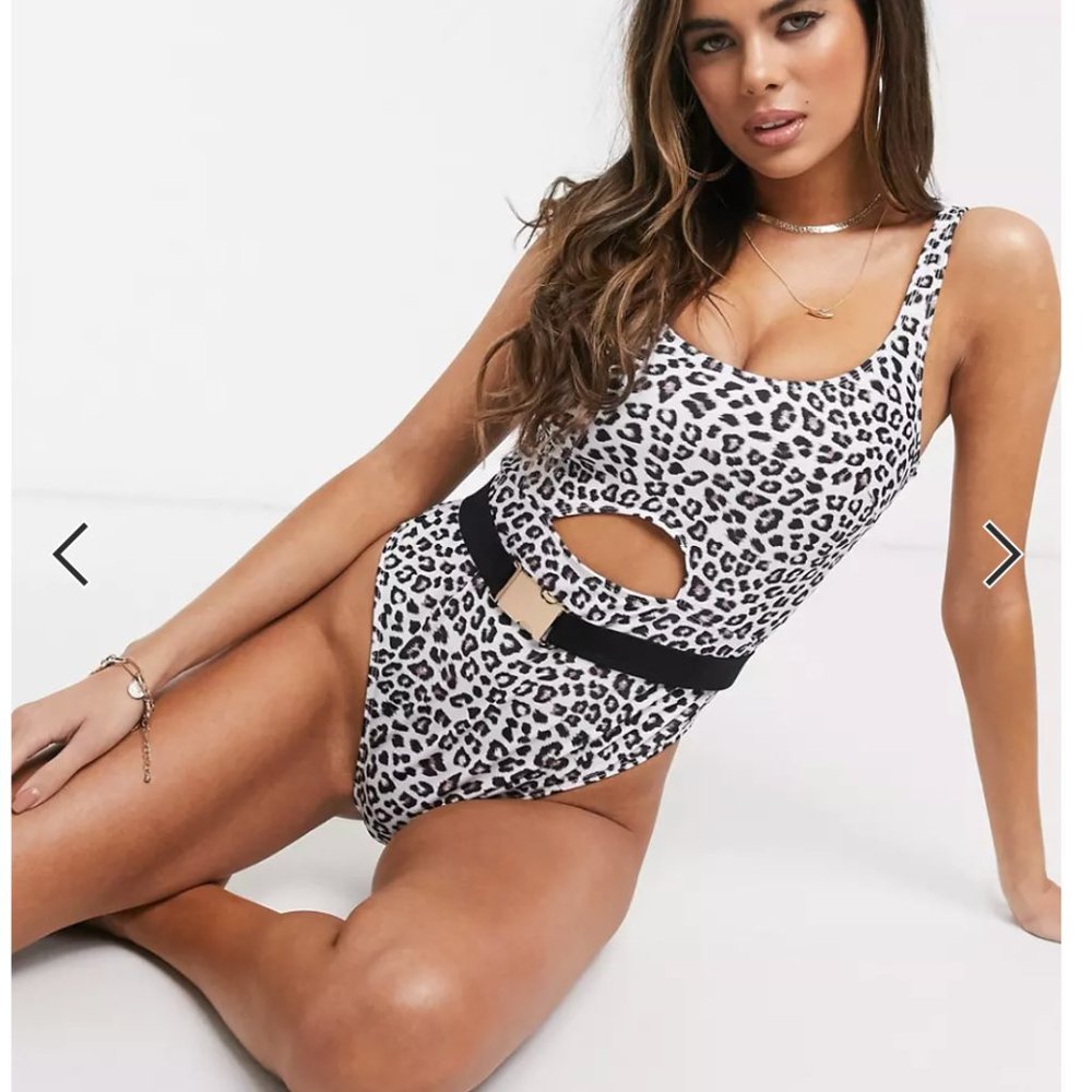 ASOS One Piece Bikini NWT Size US 4D/DD or 30D-DD Wolf and Whistle